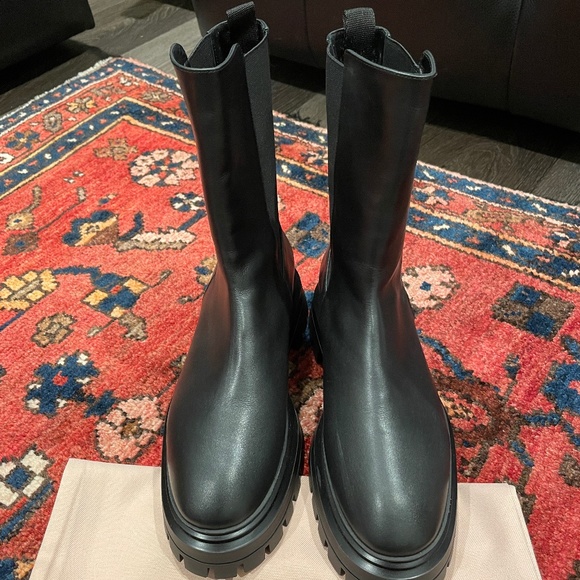 BRAND NEW Stuart Weitzman Bedford Booties  Black, 9.5 - Picture 1 of 7